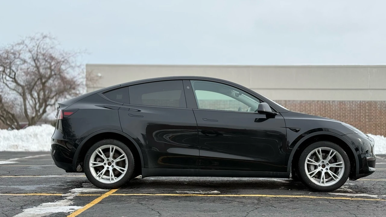2023 Tesla Model Y - Image 8 of 21