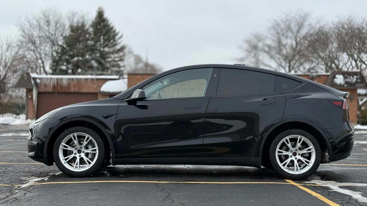 2023 Tesla Model Y - Image 4 of 21