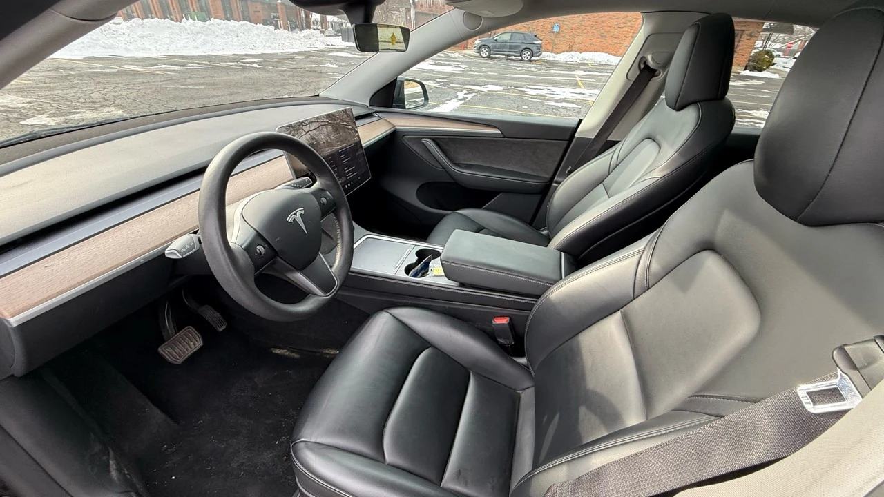 2023 Tesla Model Y - Image 9 of 21