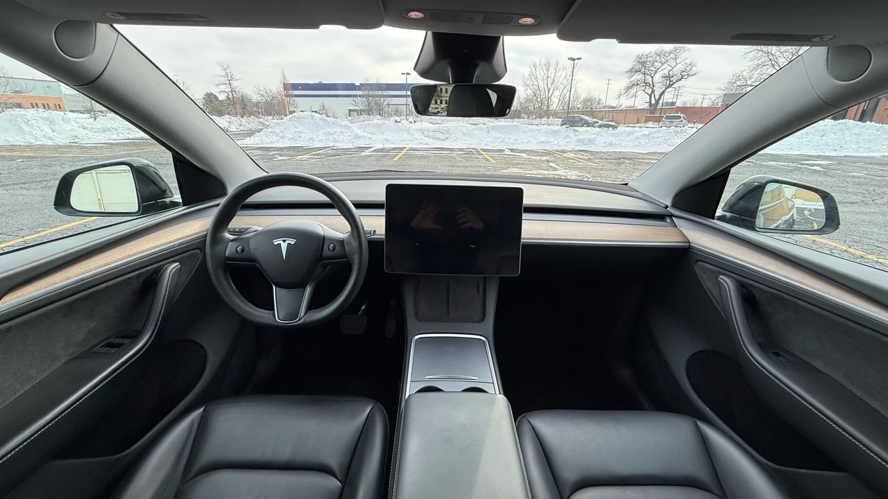 2023 Tesla Model Y - Image 15 of 21