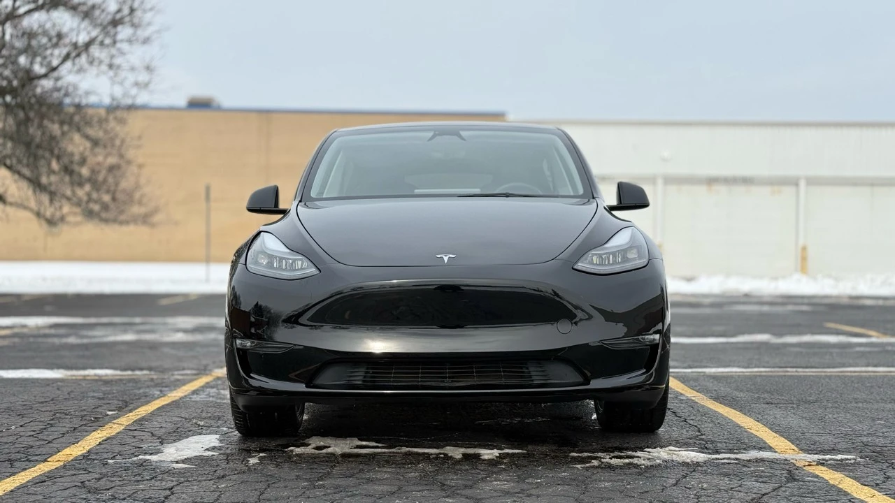 2023 Tesla Model Y - Image 2 of 21