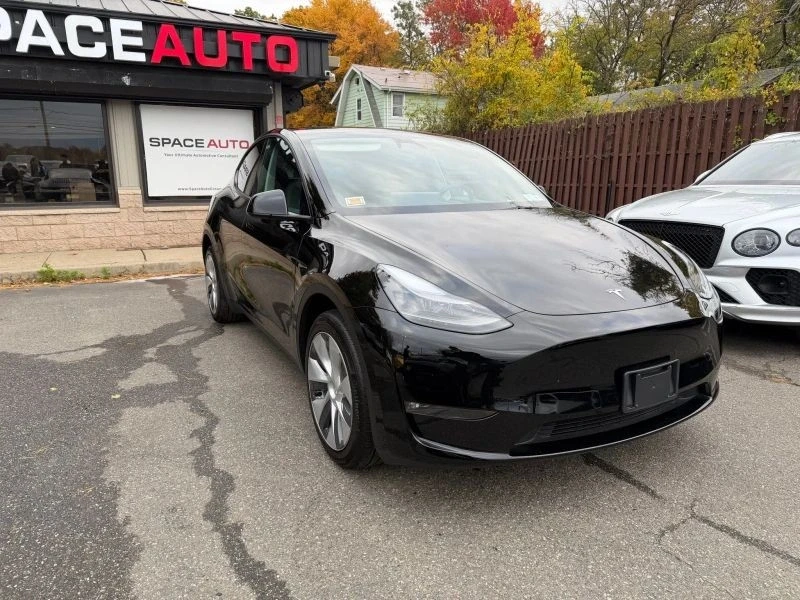 2023 Tesla Model Y - Image 8 of 12
