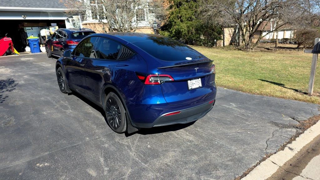 2023 Tesla Model Y - Image 4 of 7