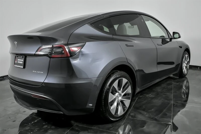 2023 Tesla Model Y - Image 10 of 12