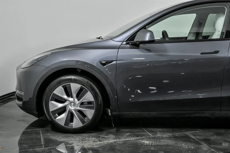 2023 Tesla Model Y - Image 6 of 12