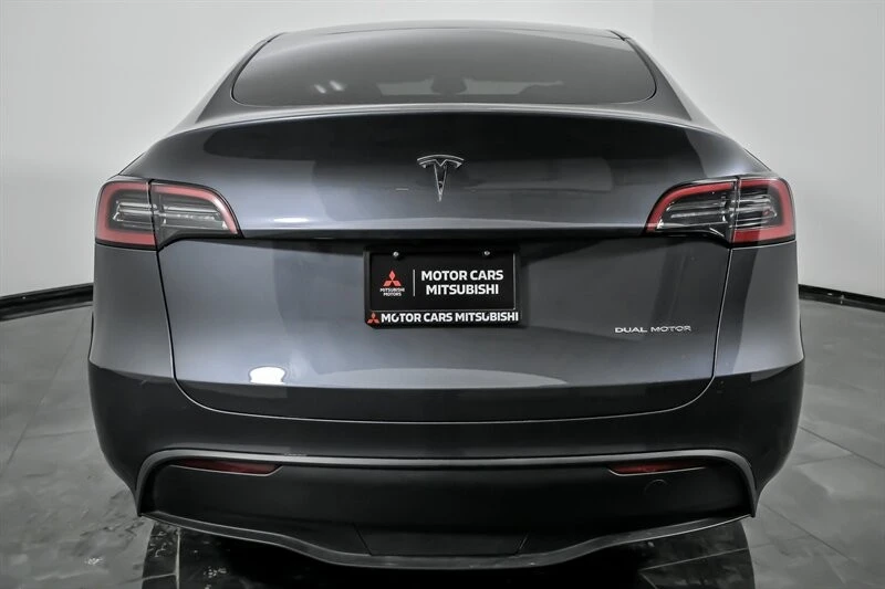 2023 Tesla Model Y - Image 9 of 12