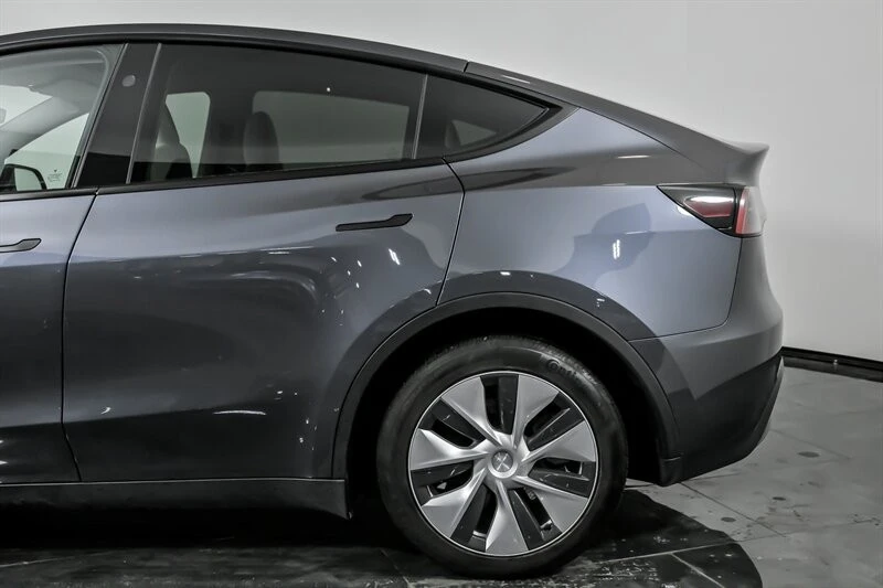 2023 Tesla Model Y - Image 7 of 12