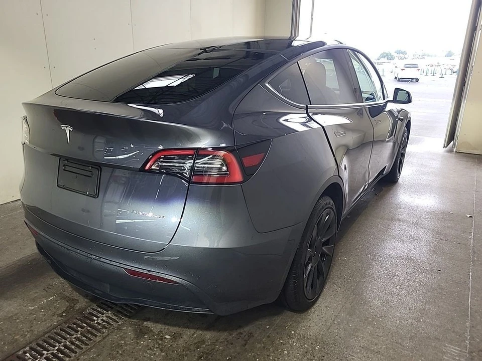 2023 Tesla Model Y - Image 3 of 7