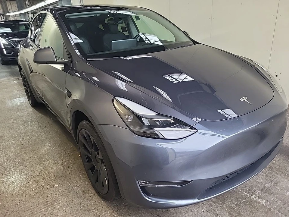 2023 Tesla Model Y - Image 2 of 7