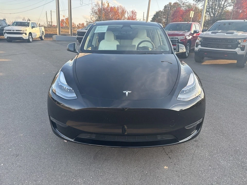 2023 Tesla Model Y - Image 8 of 12