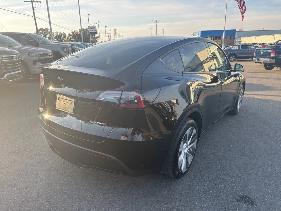 2023 Tesla Model Y - Image 5 of 12