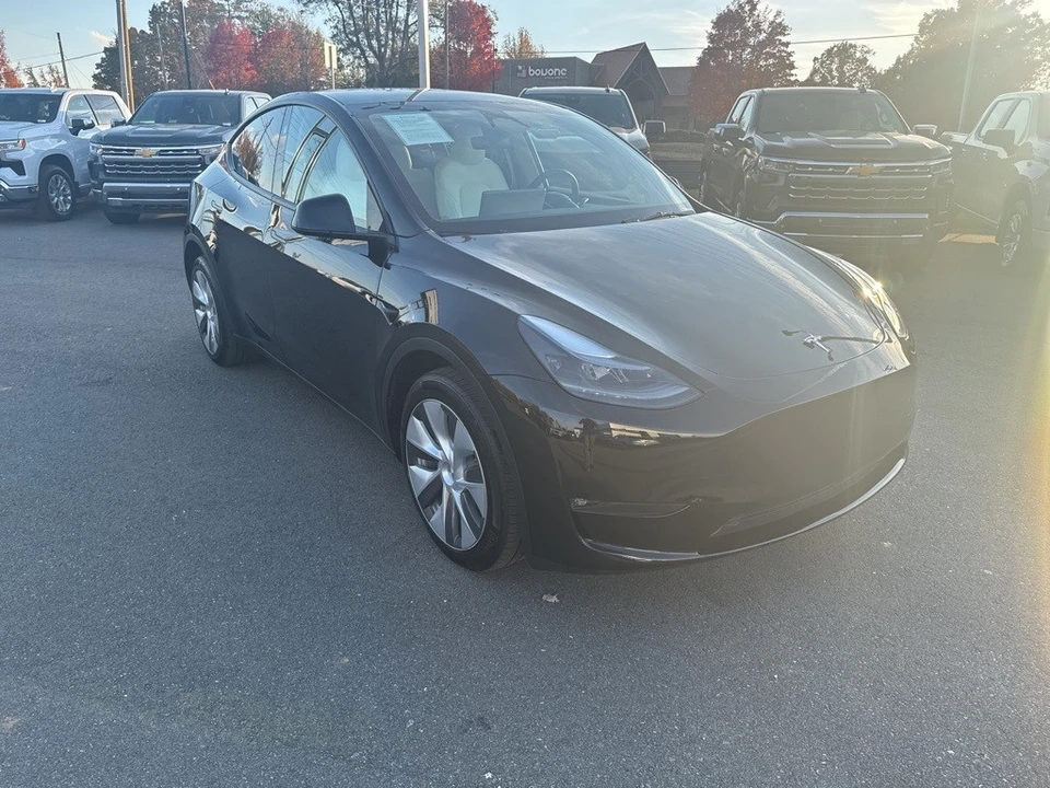 2023 Tesla Model Y - Image 7 of 12