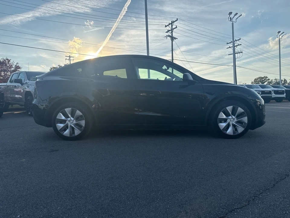 2023 Tesla Model Y - Image 6 of 12