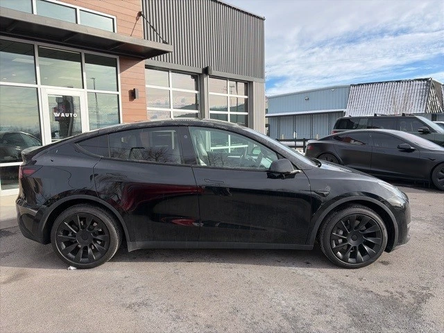 2023 Tesla Model Y - Image 9 of 21