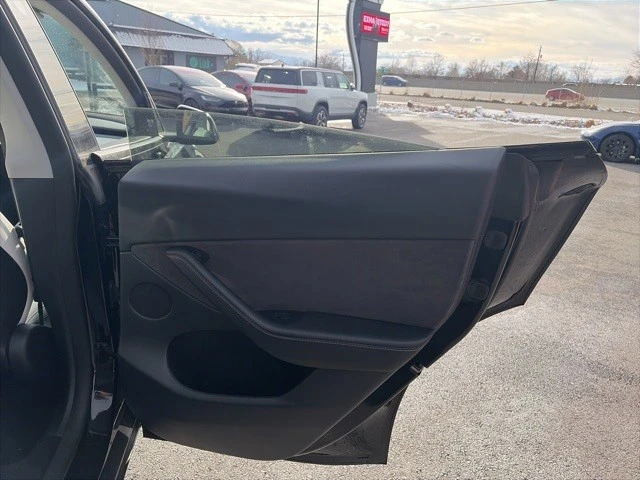 2023 Tesla Model Y - Image 18 of 21