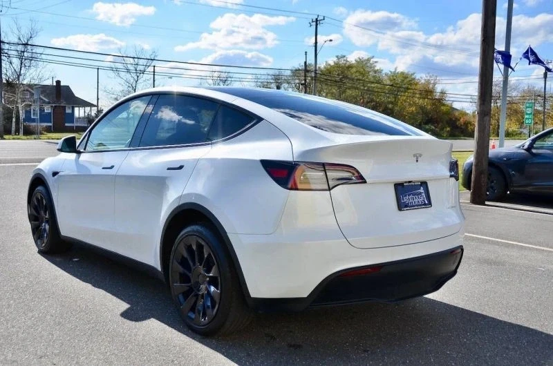 2023 Tesla Model Y - Image 7 of 12