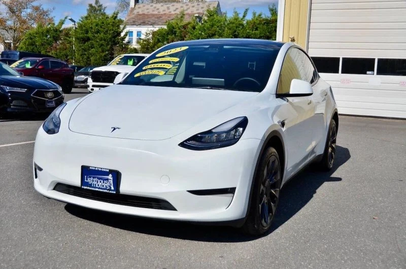 2023 Tesla Model Y - Image 4 of 12