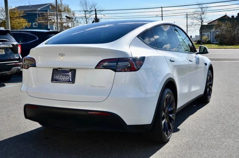 2023 Tesla Model Y - Image 10 of 12