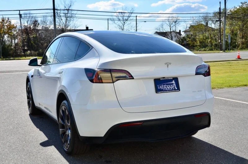 2023 Tesla Model Y - Image 8 of 12