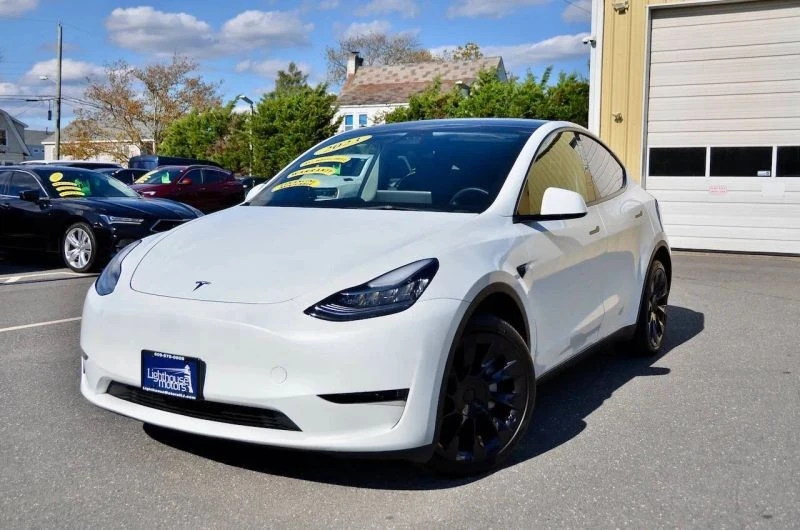 2023 Tesla Model Y - Image 2 of 12