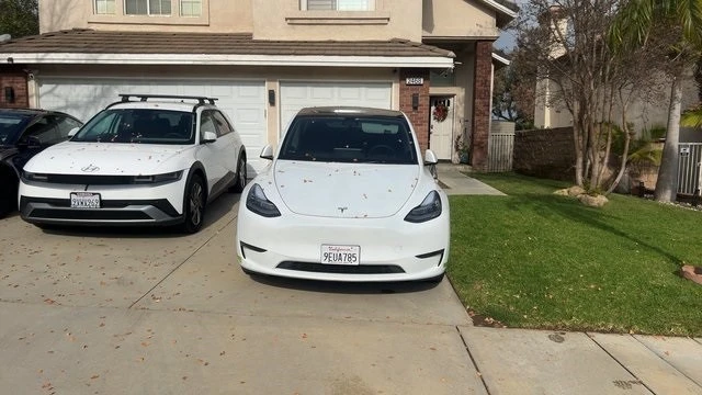 2023 Tesla Model Y - Image 4 of 11
