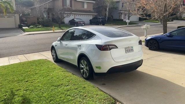 2023 Tesla Model Y - Image 8 of 11