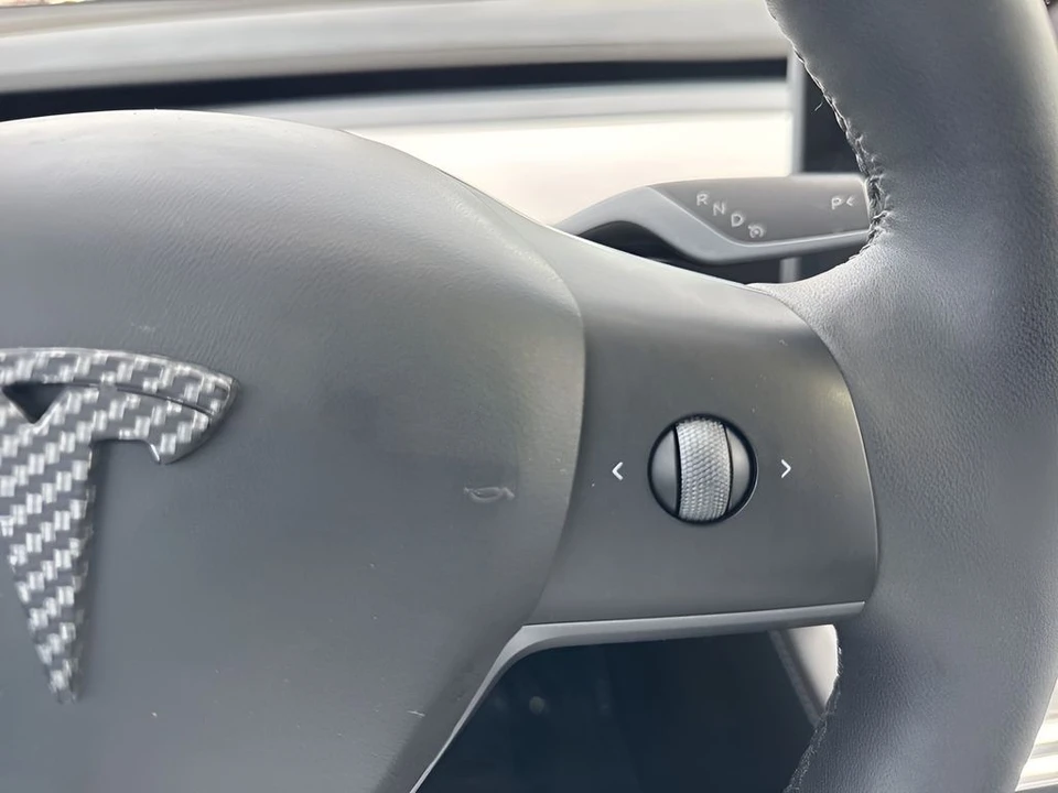 2023 Tesla Model Y - Image 16 of 21