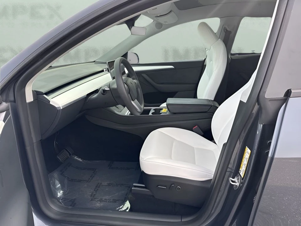 2023 Tesla Model Y - Image 9 of 21