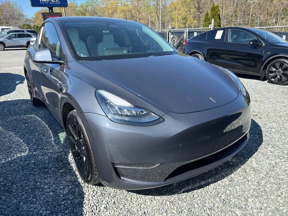 2023 Tesla Model Y - Image 2 of 6