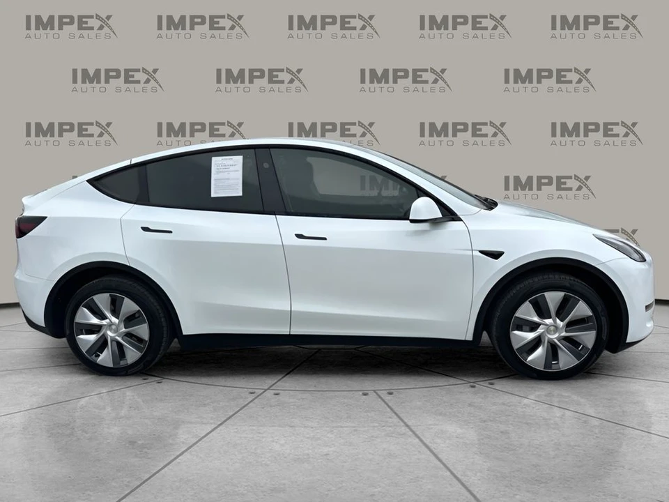 2023 Tesla Model Y - Image 6 of 12