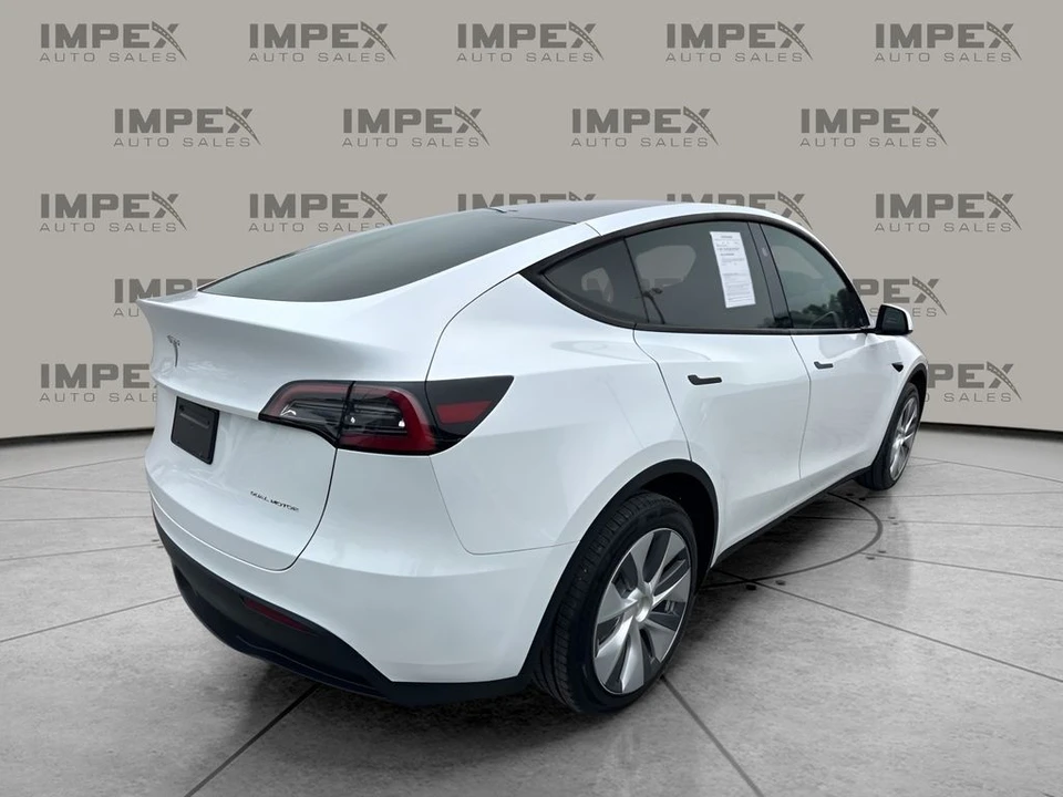 2023 Tesla Model Y - Image 5 of 12