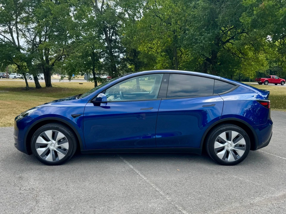 2023 Tesla Model Y - Image 7 of 12