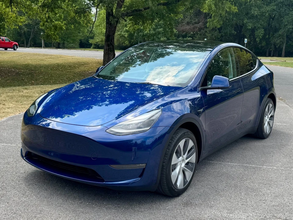 2023 Tesla Model Y - Image 2 of 12