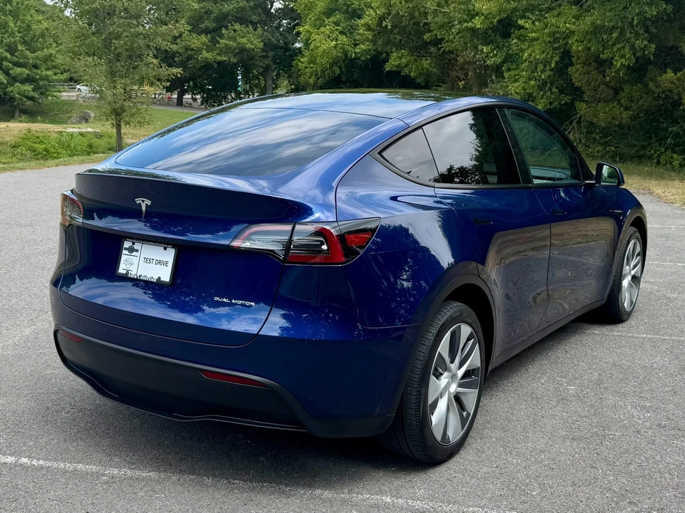 2023 Tesla Model Y - Image 3 of 12