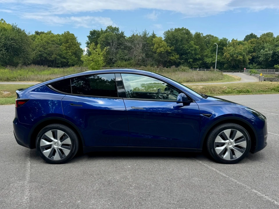 2023 Tesla Model Y - Image 8 of 12