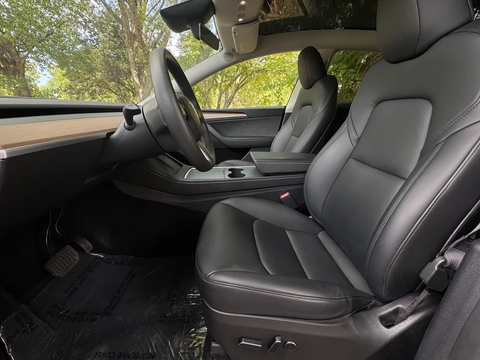 2023 Tesla Model Y - Image 9 of 12