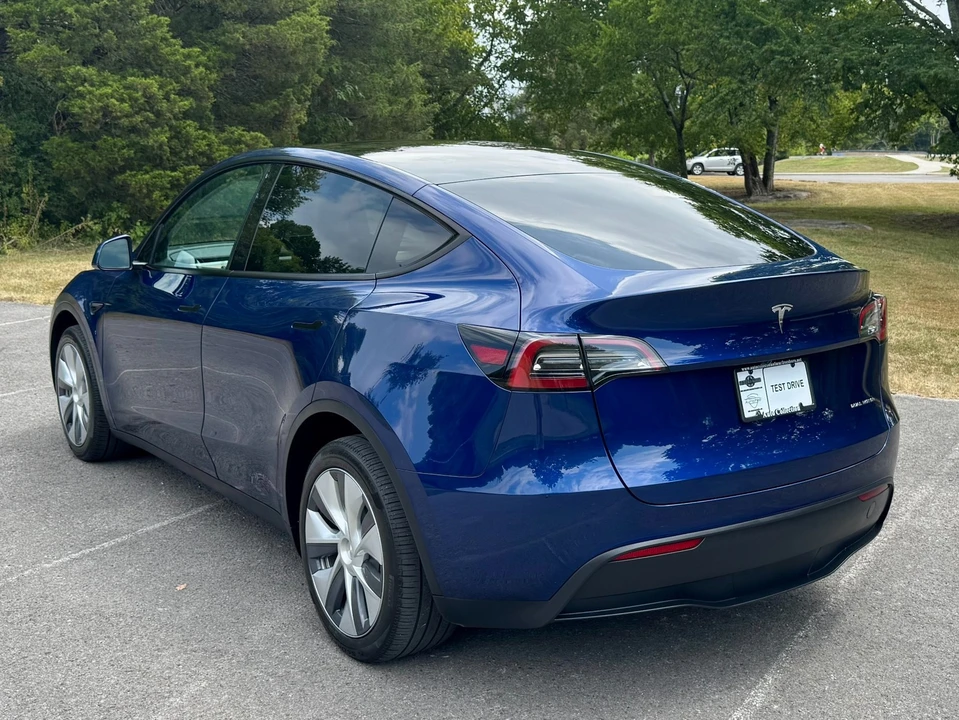 2023 Tesla Model Y - Image 4 of 12