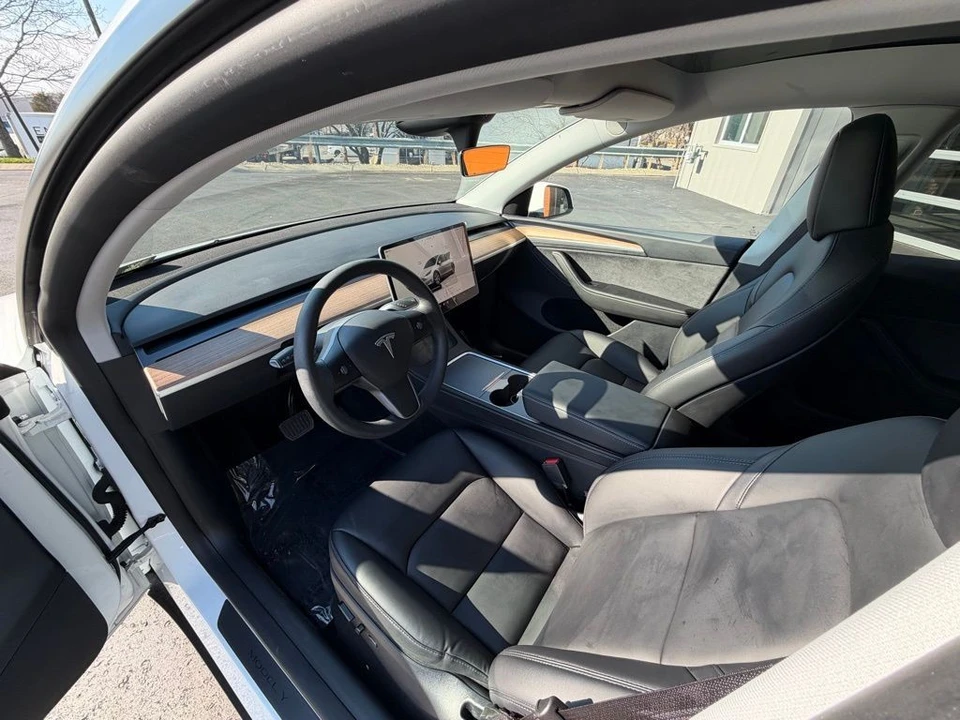 2023 Tesla Model Y - Image 7 of 13