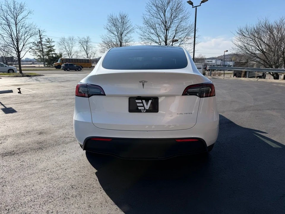 2023 Tesla Model Y - Image 4 of 13