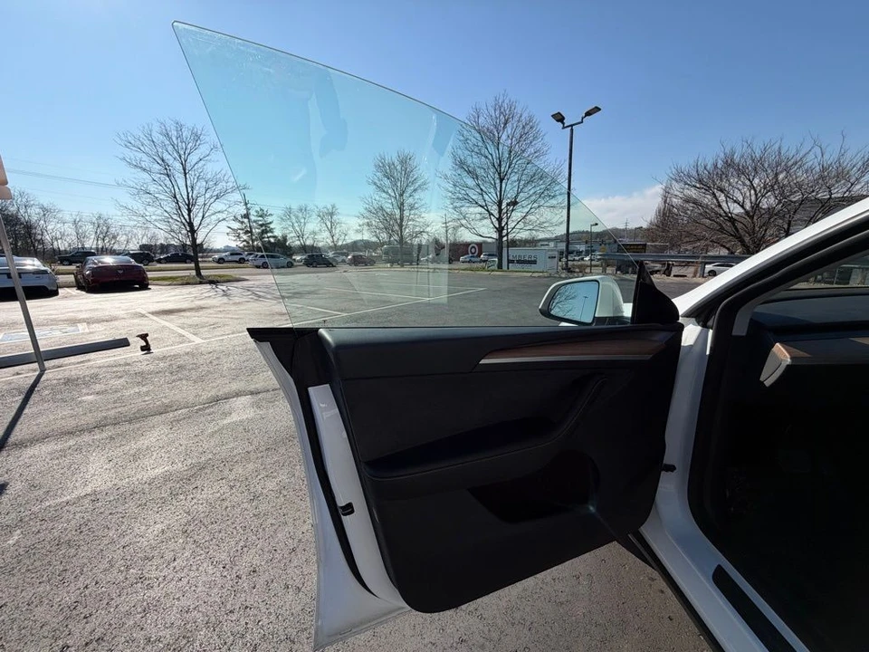 2023 Tesla Model Y - Image 6 of 13