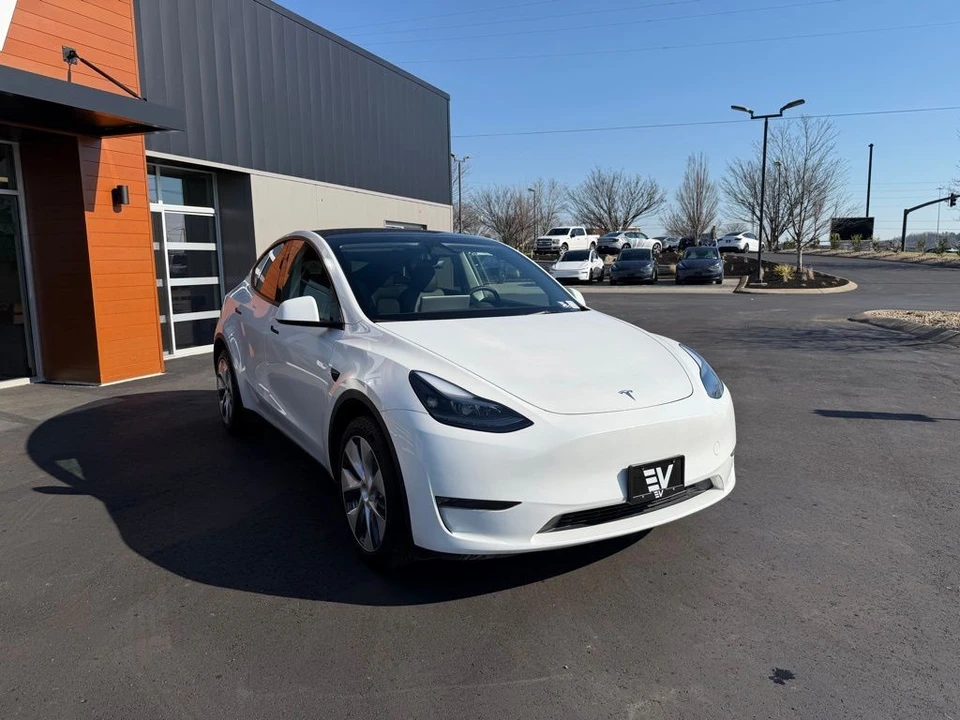 2023 Tesla Model Y - Image 2 of 13