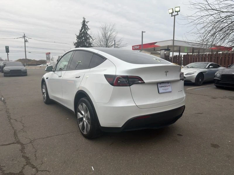 2023 Tesla Model Y - Image 4 of 12