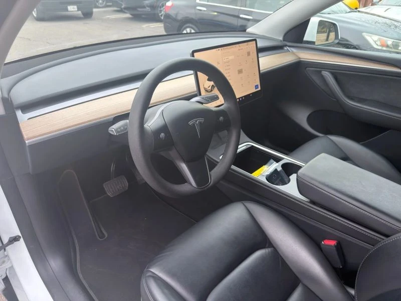 2023 Tesla Model Y - Image 9 of 12