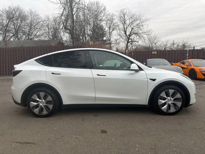 2023 Tesla Model Y - Image 7 of 12