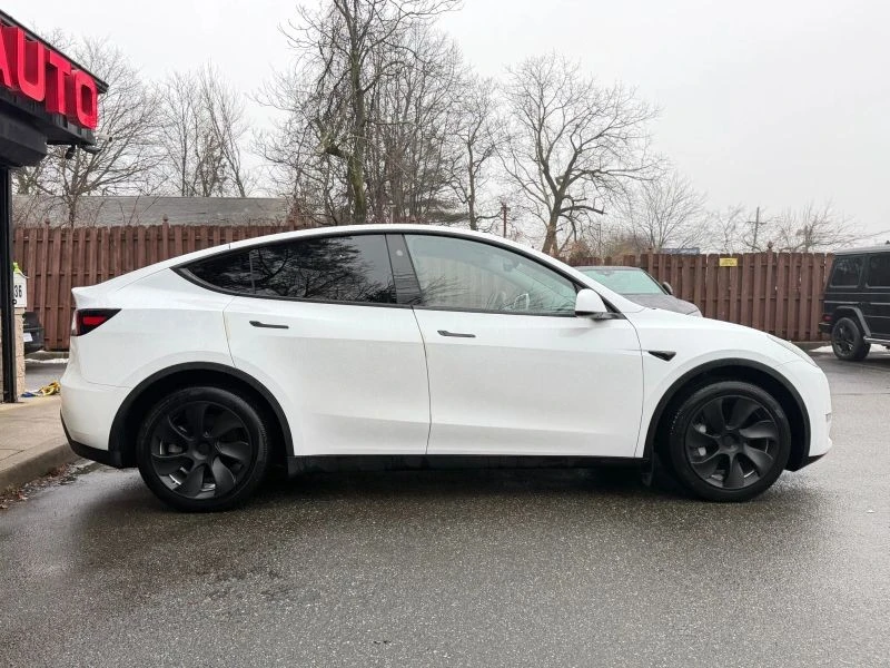 2023 Tesla Model Y - Image 4 of 12