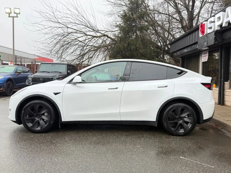 2023 Tesla Model Y - Image 8 of 12