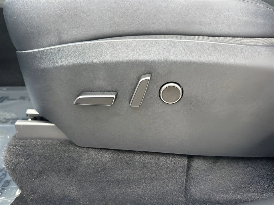 2023 Tesla Model Y - Image 10 of 12