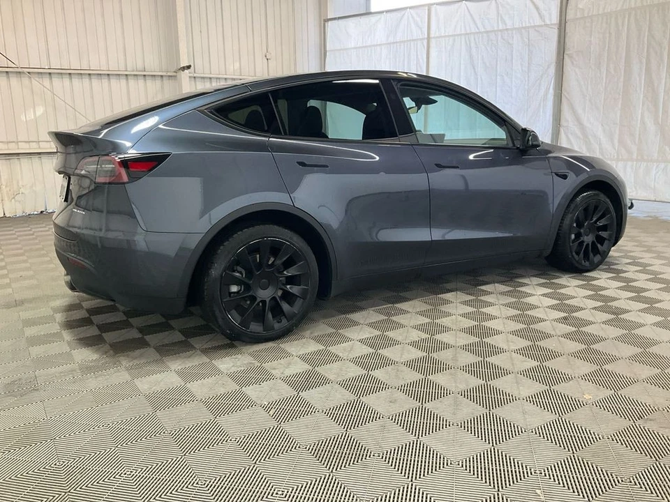 2023 Tesla Model Y - Image 2 of 7