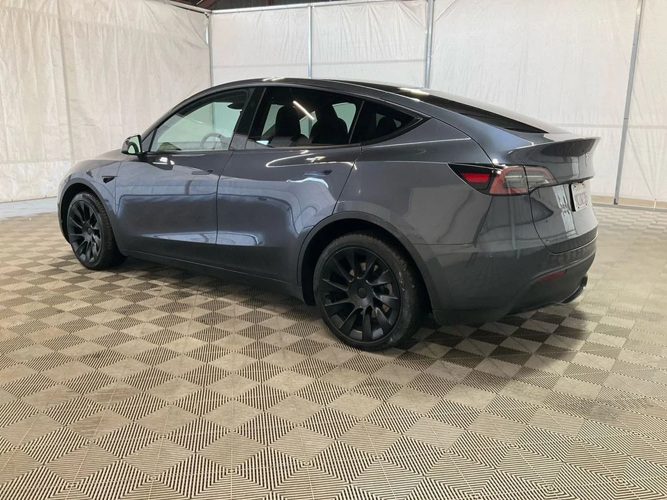 2023 Tesla Model Y - Image 4 of 7