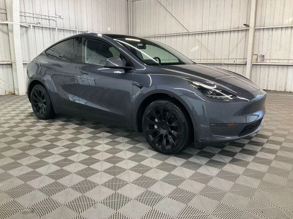 2023 Tesla Model Y - Image 3 of 7